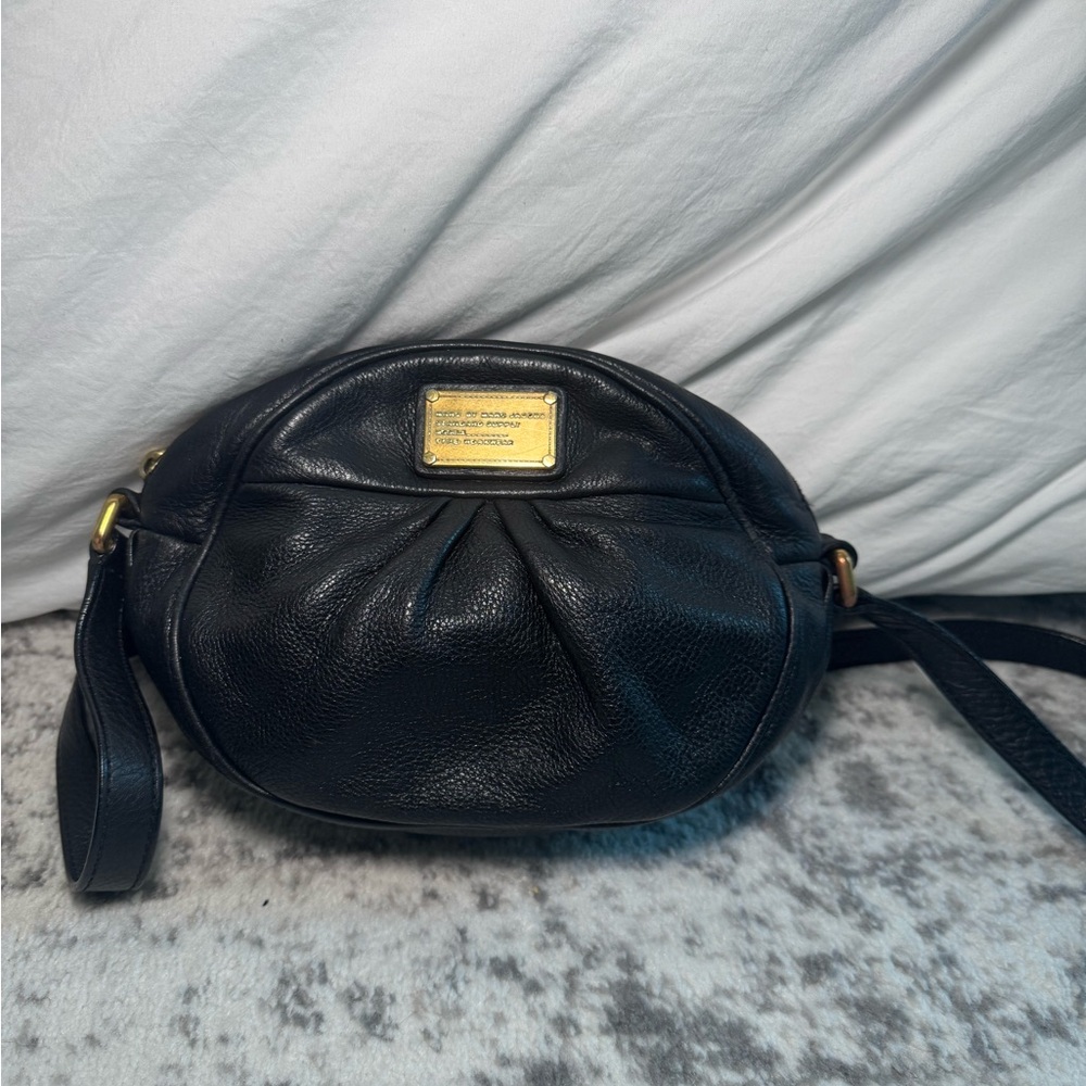 Marc by Marc Jacobs Classic Q Natasha – Black Pebbled Leather Crossbody
